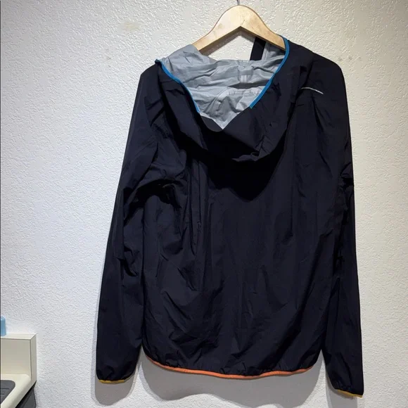 Hoka Men's Black Windbreaker with Rainbow Zipper - Picture 5 of 6